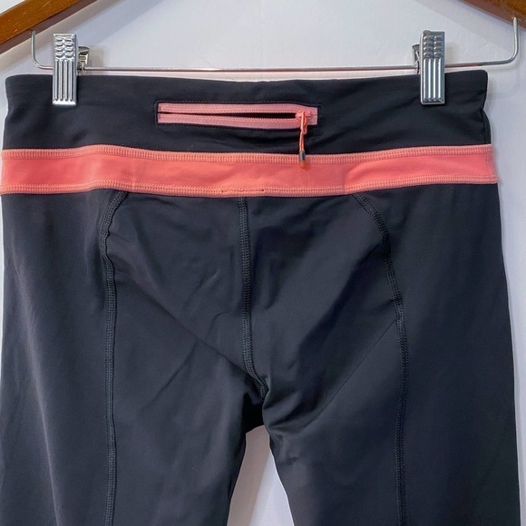 Lululemon Black Pink Capri running Legging back Pocket Size 6 - Picture 2 of 6